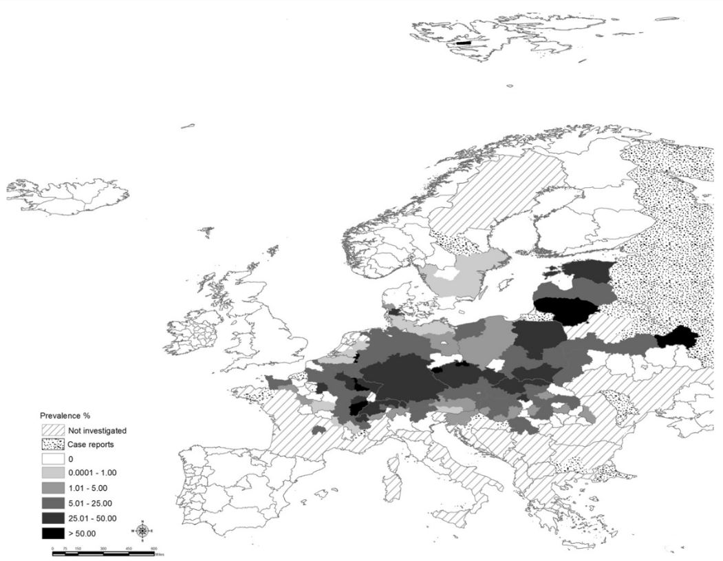 Huidige prevalentie van EM in de eindgastheer in Europa. In de gestippelde gebieden is geen data over prevalentie in de eindgastheer beschikbaar maar er zijn wel gevallen bekend van EM infectie van tussengastheren of de mens (naar Deplazes et al. (2017)).
