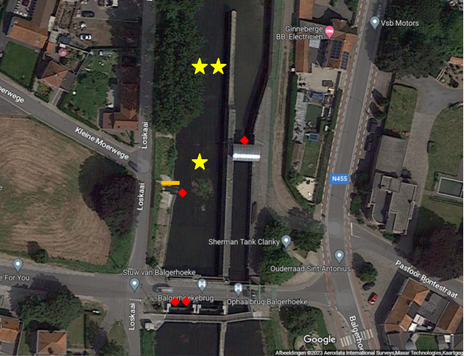 Studiegebied (links Balgerhoeke; rechts Schipdonk) met aanduiding van de locaties van de substraten (rode ruitjes), fuiken (gele sterren) en palinggoot (oranje streepje).